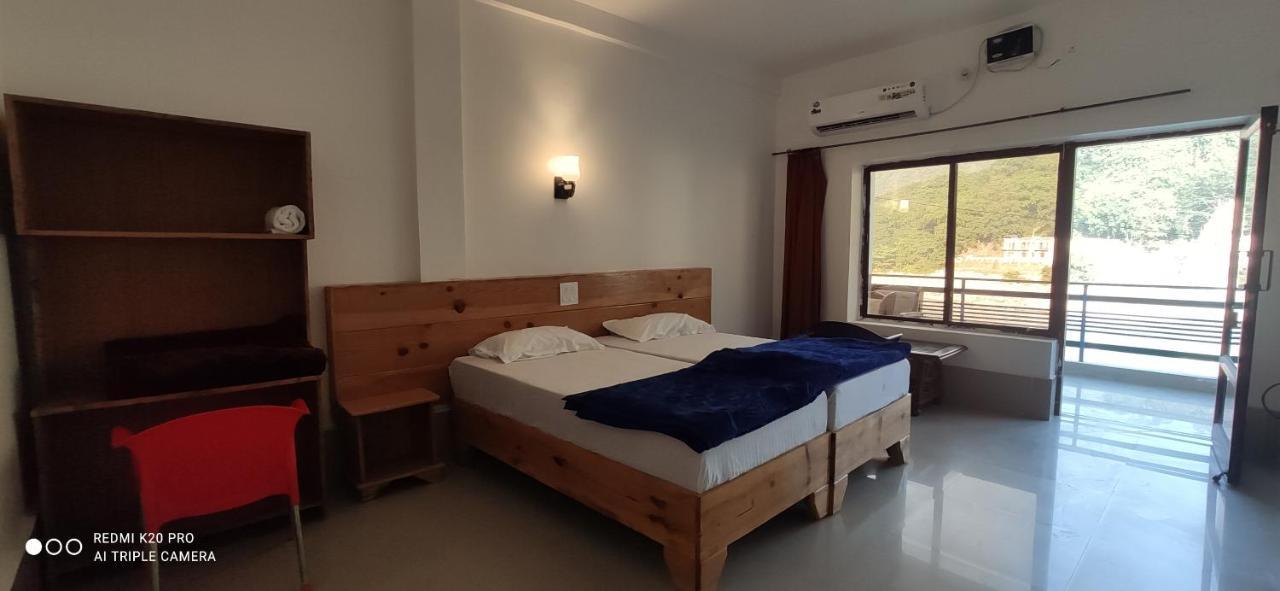 H7 Stay On The Ganges, Yoga & Spa Resort, רישיקש מראה חיצוני תמונה