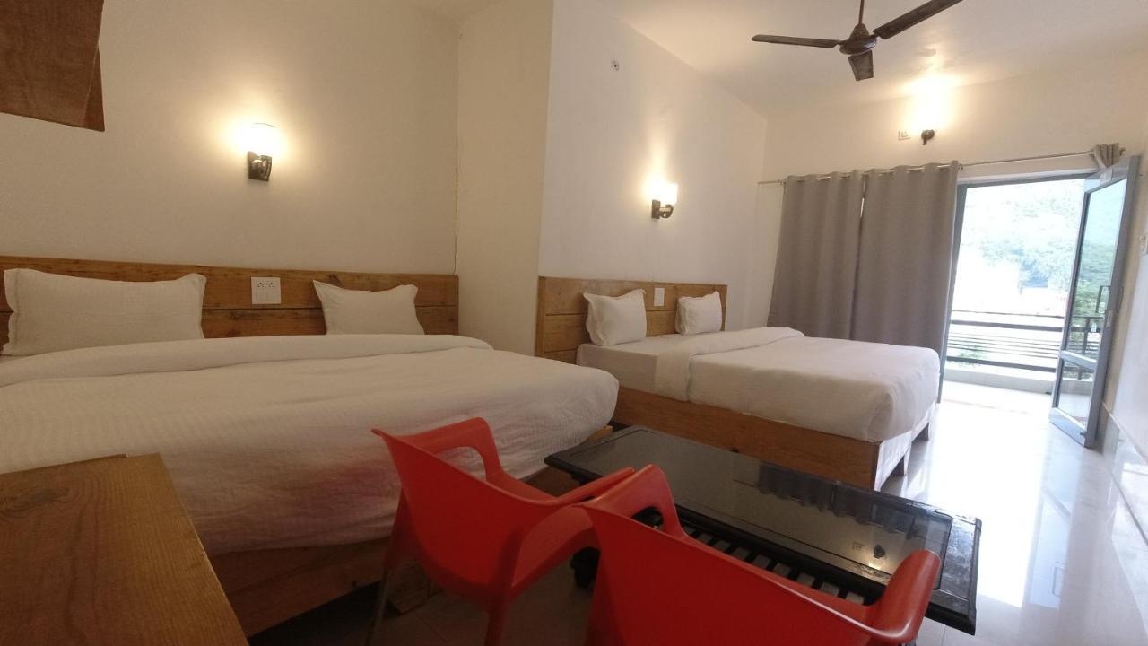 H7 Stay On The Ganges, Yoga & Spa Resort, רישיקש מראה חיצוני תמונה