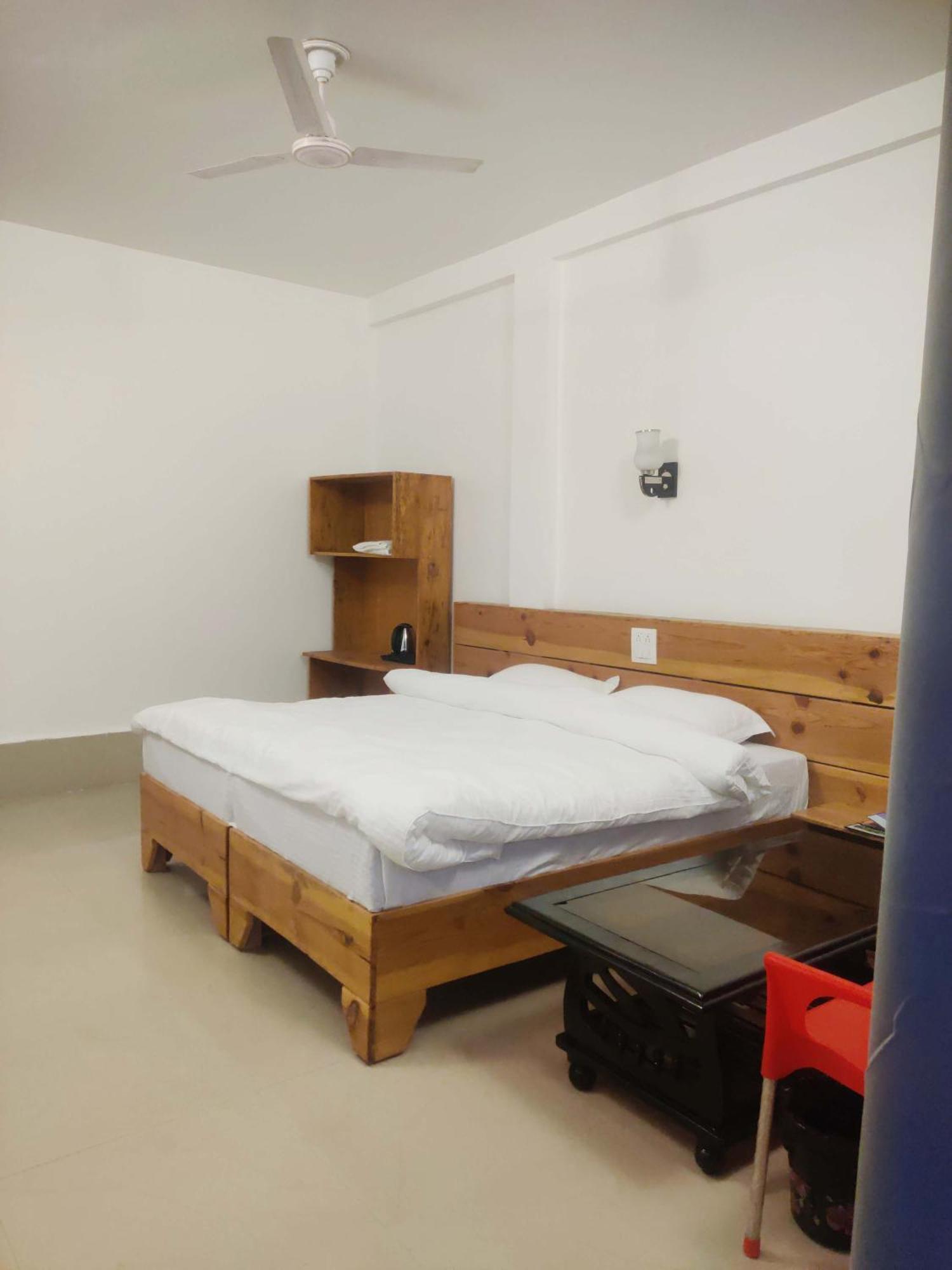 H7 Stay On The Ganges, Yoga & Spa Resort, רישיקש מראה חיצוני תמונה